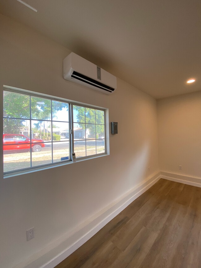 Photo - 8415 Beckford Ave Unidad B