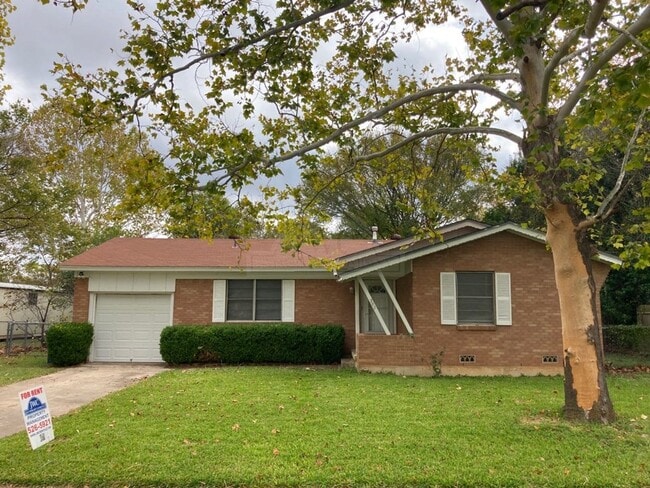 Building Photo - 303 Ridge St