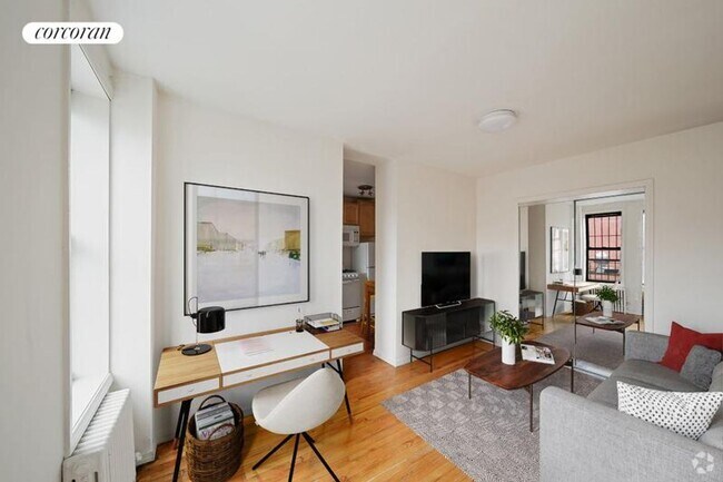 Building Photo - 242 E 10th St Rental