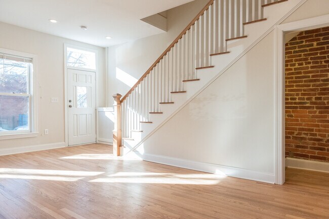 Photo - 609 10th St NE