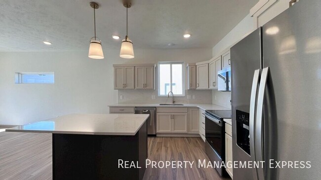 Photo - Modern 3 Bed, 2.5 Bath Townhome in West Sioux Falls