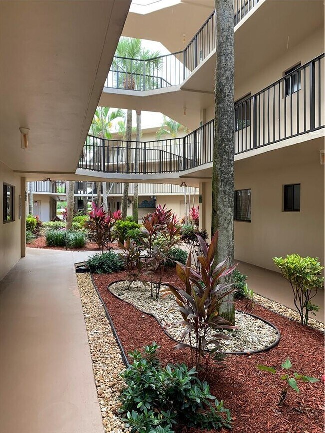 5310 Las Verdes Cir Condo Unit 110 Condo for Rent in Delray Beach, FL