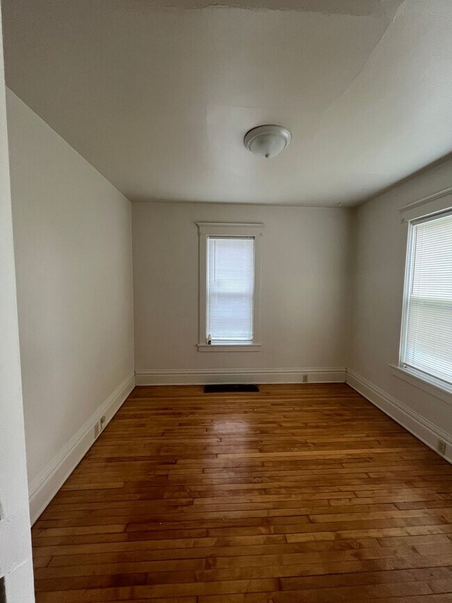 Photo - 327 S Gardiner Ave Unit 327 S. Gardiner #1