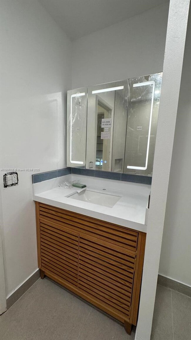 Photo - 927 NW 106th Ave Cir