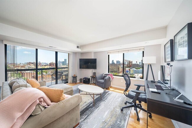 Building Photo - 700 1st St Unit 11J