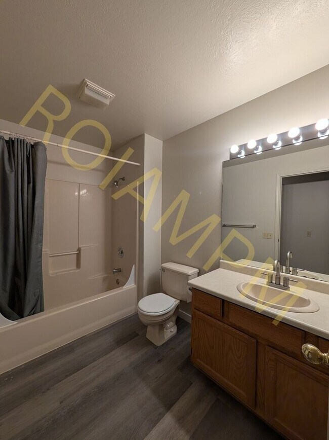Photo - 682 Quincy St Unit 682 Quincy - B