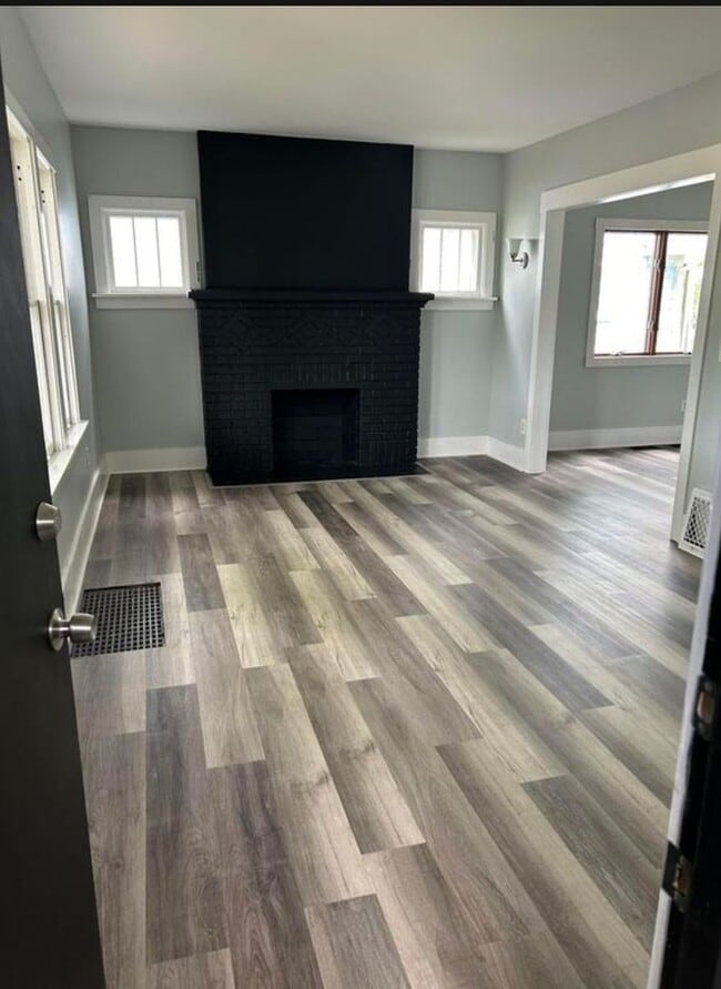 Photo - 1605 Kearsley Park Blvd