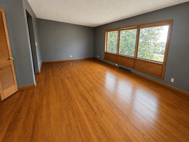 Photo - 4902 Ruggles St