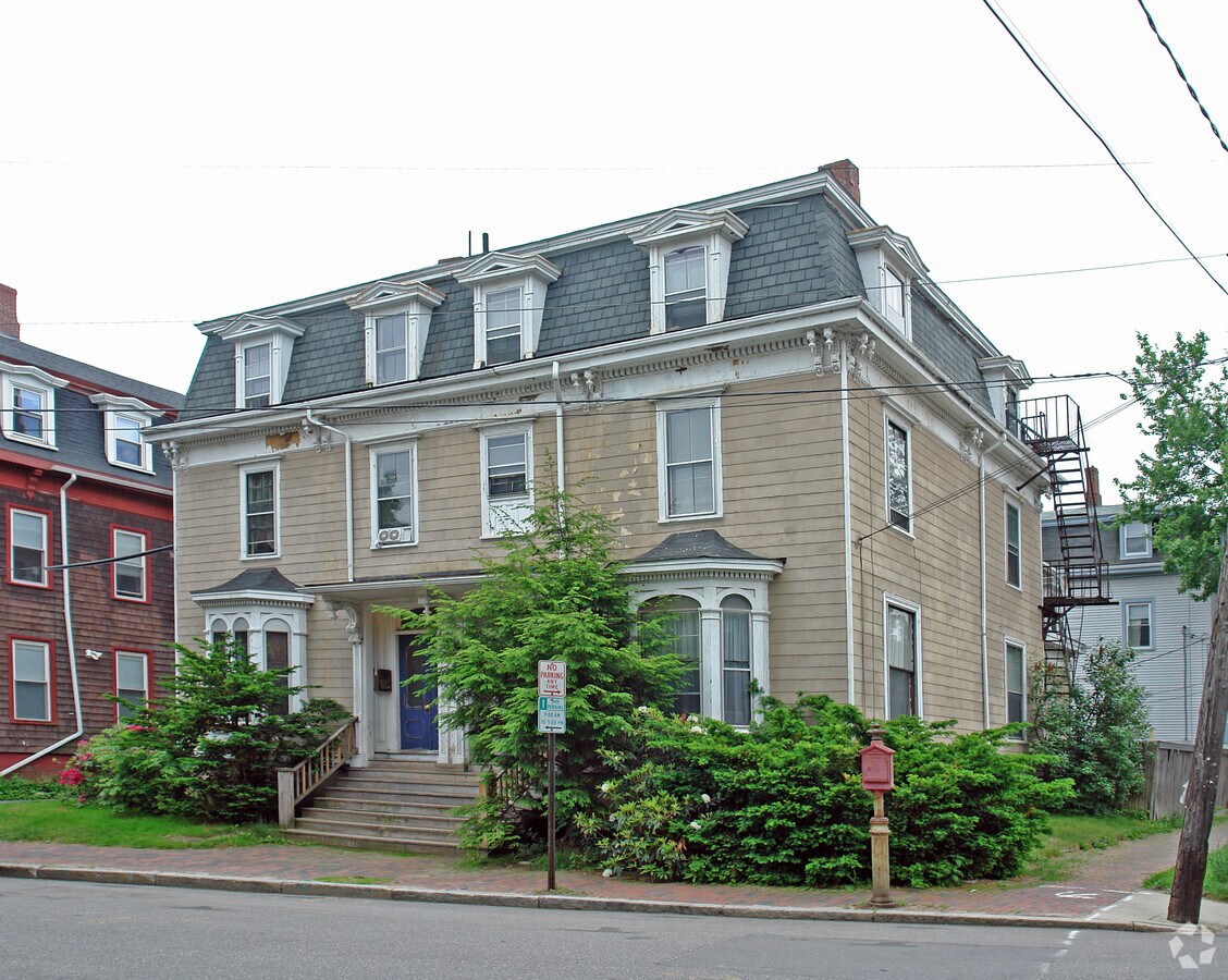 Photo - 114 Pine St Apartments