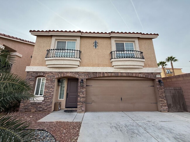 Spacious 4-BD 3.5-BA Home with Third Floor... - Spacious 4-BD 3.5-BA Home with Third Floor...