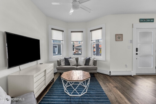 Photo - 1208 Bond St