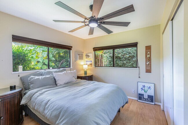 Photo - 2 bedroom, 1 bath duplex with small back yard, carport space Unit 2 bedroom