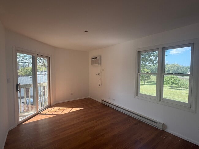 Building Photo - 1362 Cunat Ct Unit 1362 Cunat Ct Apt 2A