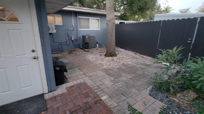 Photo - 1115 SW 25th Ave Unit B