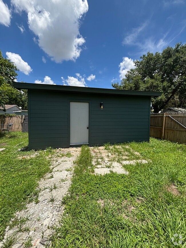 Building Photo - Move in Ready Luxury Renovated Spacious St... Rental