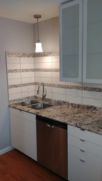 galley kitchen - 130 E Vienna St Unit 3