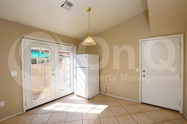 Photo - 323 E Congress Ave