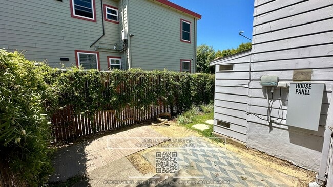 Building Photo - Temescal 2BR with Private Yard | Updated U... Unit B Rental