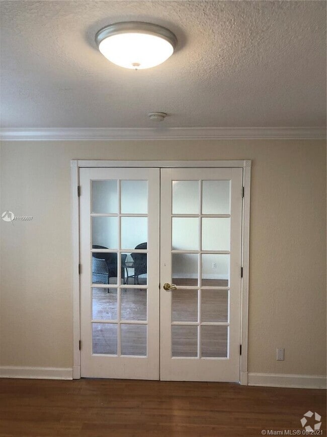 Building Photo - Three Bedroom unit in Victoria Park - Pine... Rental