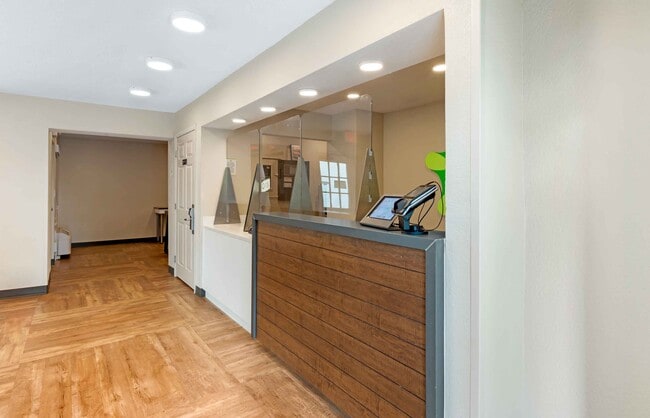 Photo - Furnished Studio-Miami - Airport - Blue La...