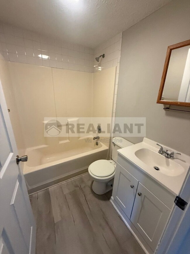 Photo - 100 Meadow Ln