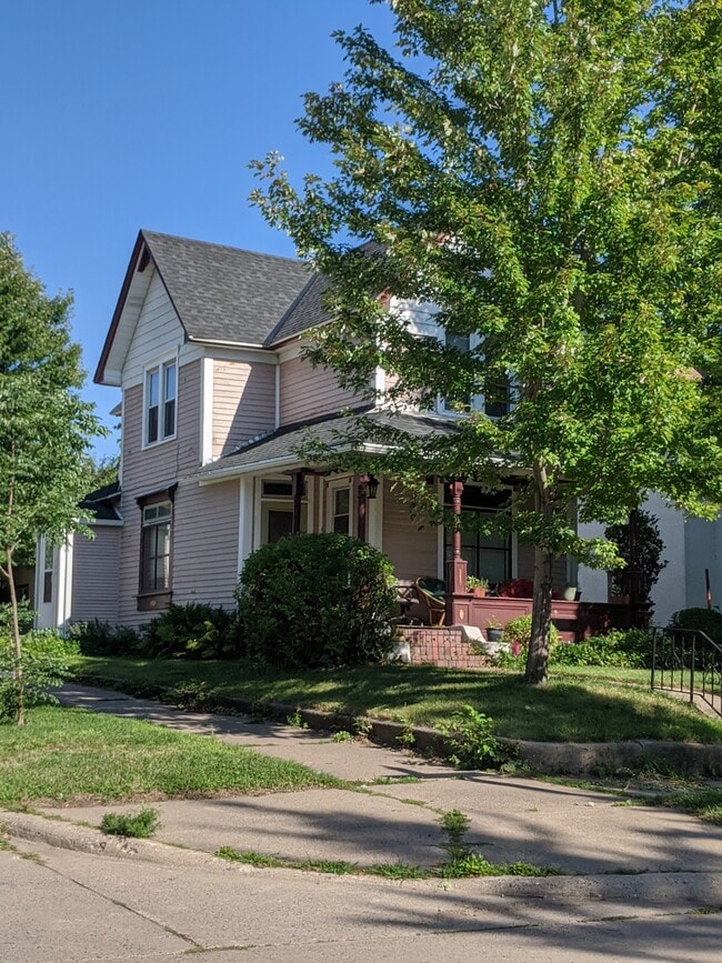 Building Photo - 2255 Pierce St NE Unit 1 A