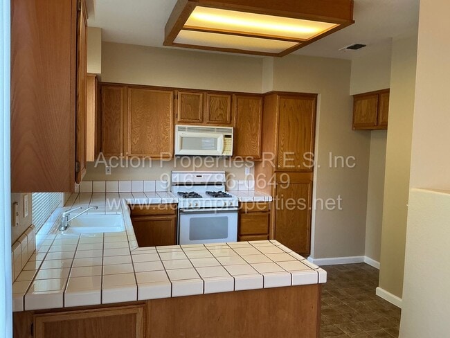 Photo - Rocklin - Single Story - Great Room  - 3 Bed, 2 Bath - 3 Car Garage - Gardener Included!