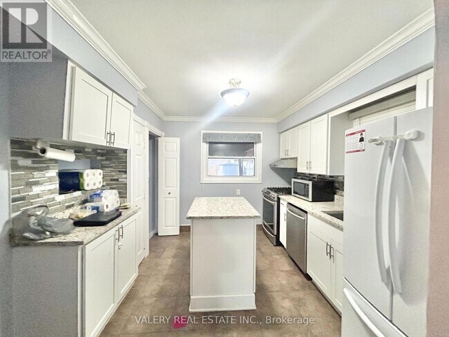 Photo - 3843 Hillcrest Blvd Unit Main