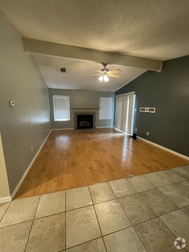 Building Photo - 512 Eberhart Ln Rental