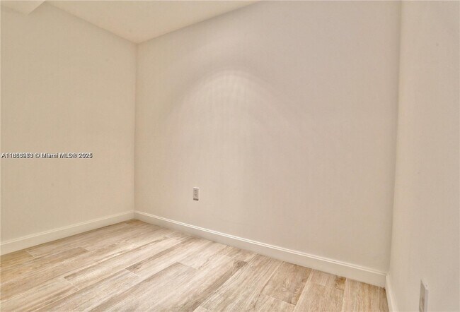Photo - 55 SW 9th St Unidad 1910