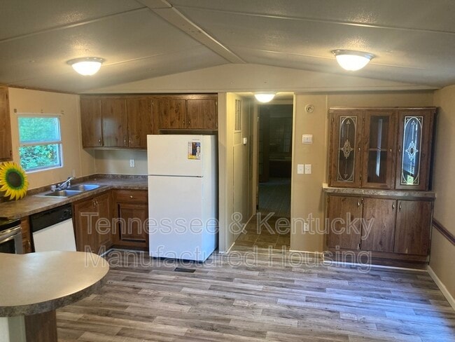 220 Eller Dr