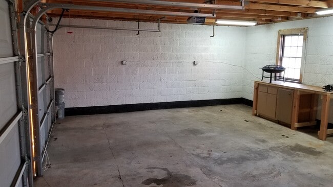 340 W King St Unidad Garage