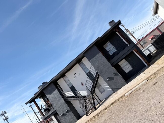 Building Photo - 3208 Salisbury Ave Unit 3