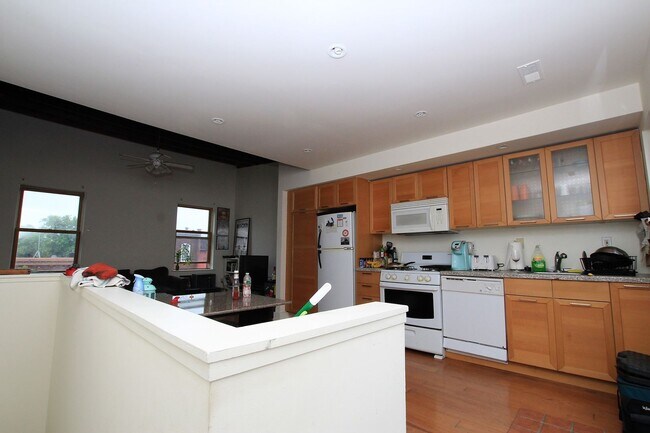 Photo - SPacious 2bd 2bath unit with backyard available in brewerytown Unit 2