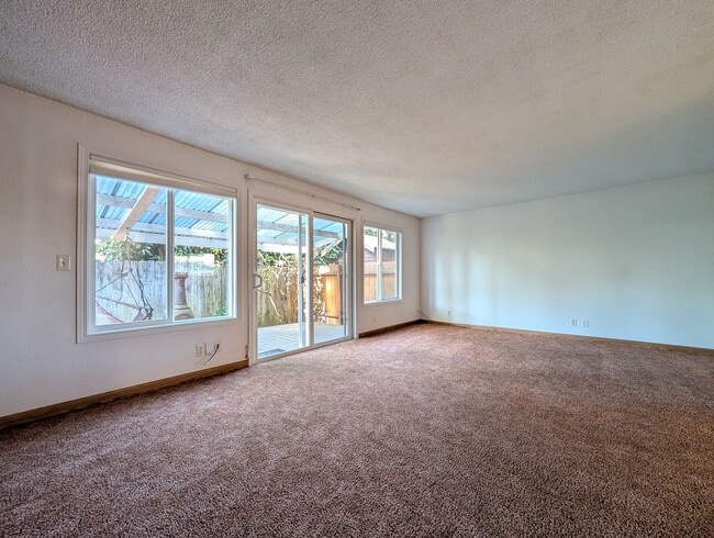 Photo - Cute 3 Bedroom, 1 Bath Duplex In Eugene!