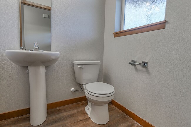 Photo - Beautiful 2 Bedroom 2.5 Bathroom Duplex in Great Washougal Location! Beautiful Finishes!