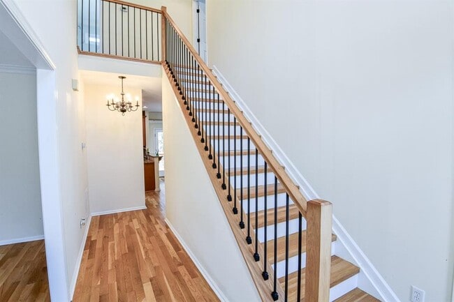 Photo - 1865 Oak Tree Hollow