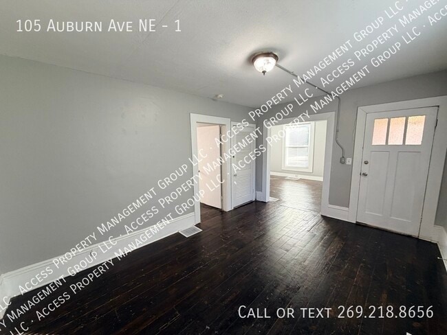 Photo - 105 Auburn Ave NE