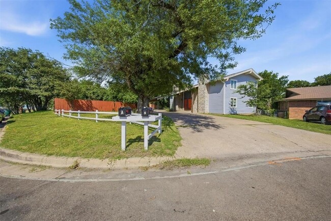 Building Photo - 5005 Cottonwood Cir