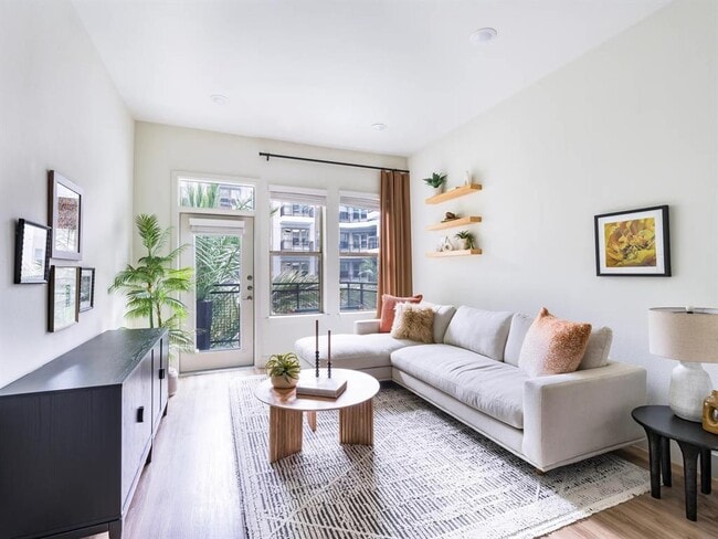 Building Photo - 641 W Crosstimbers St Unit 1-607 Rental