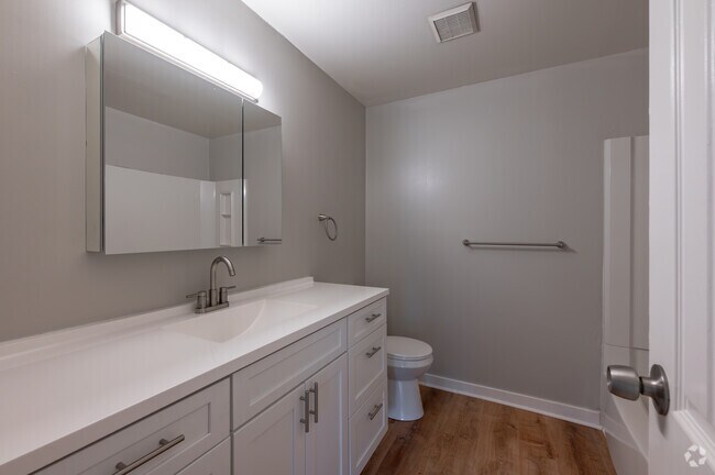 93 Richards Ave - 2BD 2BA - Primary Bathroom