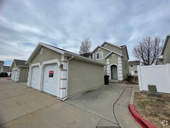 Building Photo - South Ogden Townhome For Rent