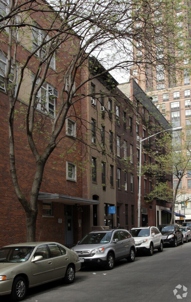 204 E 76th St - 202 E 76th St