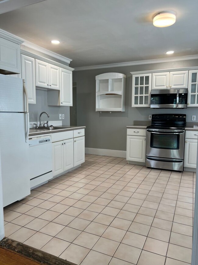 Building Photo - 157 7th St Unit Apt 1