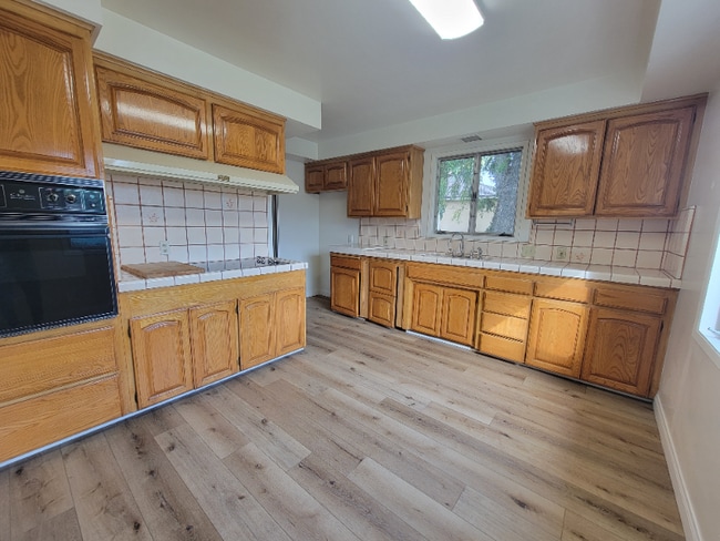 Photo - 13550 Leadwell St