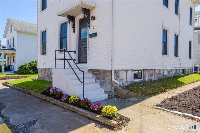 Photo - 21 Bayview Ave
