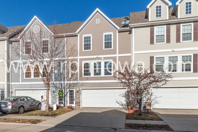 Building Photo - NEAR DMACC!! 2 Bedroom, 2 Bath Townhome in Ankeny