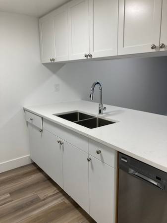 Prime Fairview Living | Patio Suites Steps to SkyTrain & Downtown