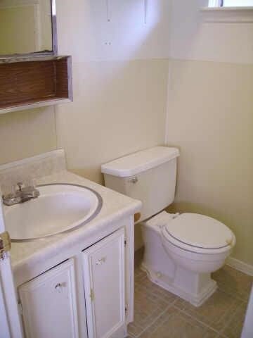 Building Photo - 810 Terryhollow St