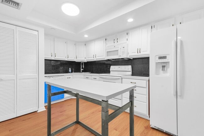 Photo - 5951 Wellesley Park Dr Unit 304